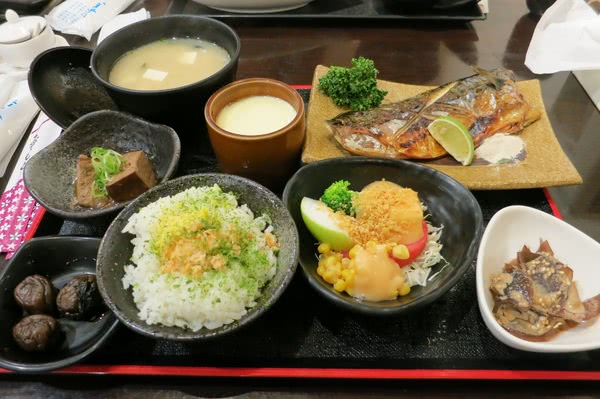 实拍日本普通家庭一日三餐,不说颜值,营养搭配
