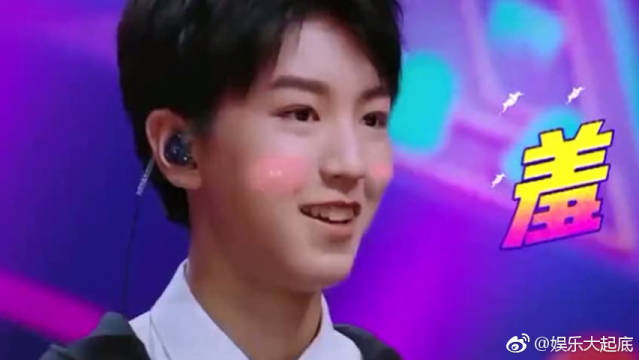 我是大侦探:制服款杨幂秒变呆萌软妹,杨幂美颜暴击可爱到犯规!