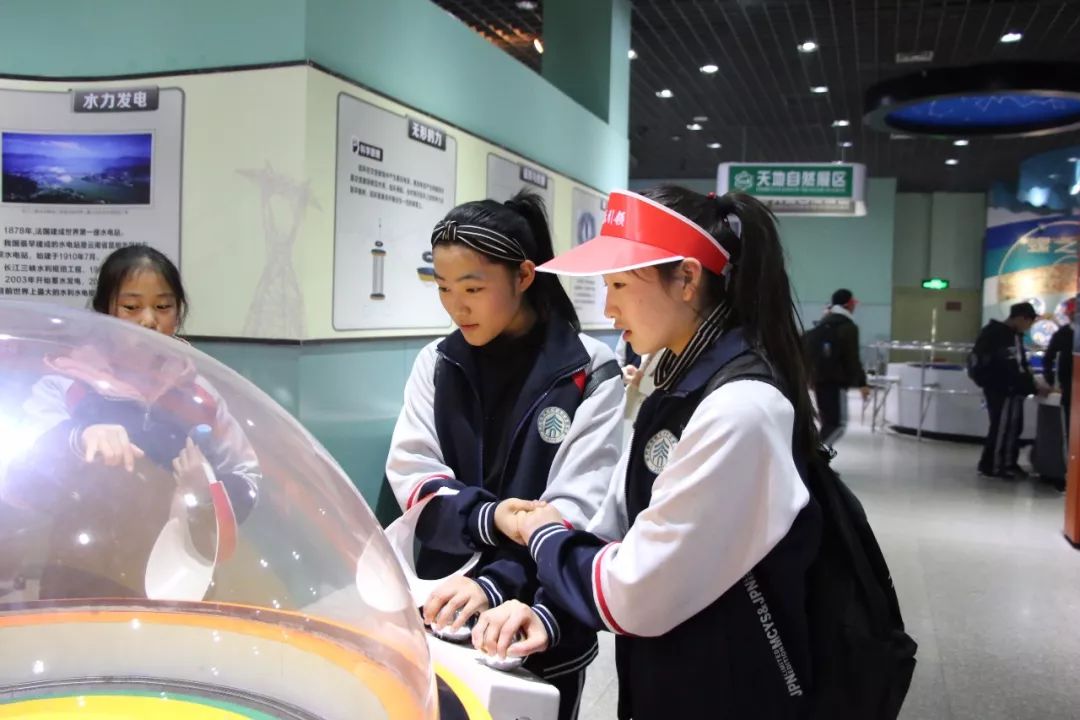 郑州经开区实验中学开展清明祭英烈社会实践活