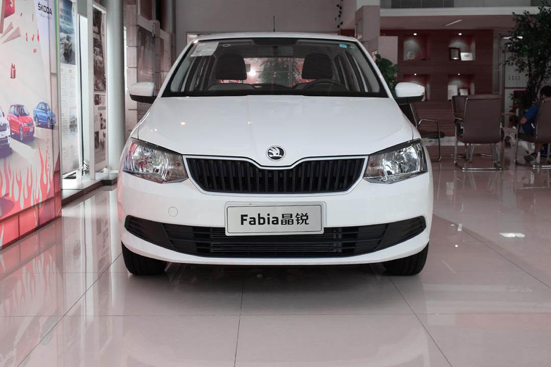 新手小白开什么车好？这3款7万左右的车好开又省心！