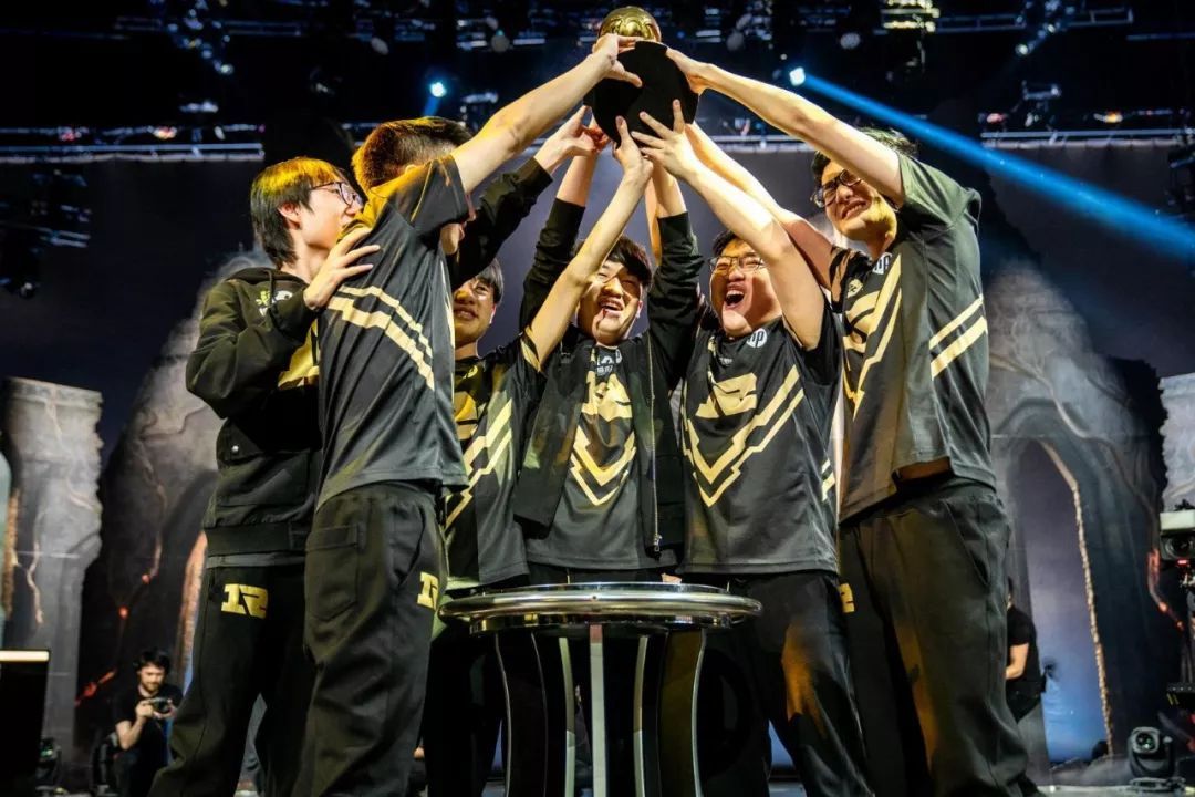 我们是冠军!回顾RNG《2018英雄联盟季中冠军