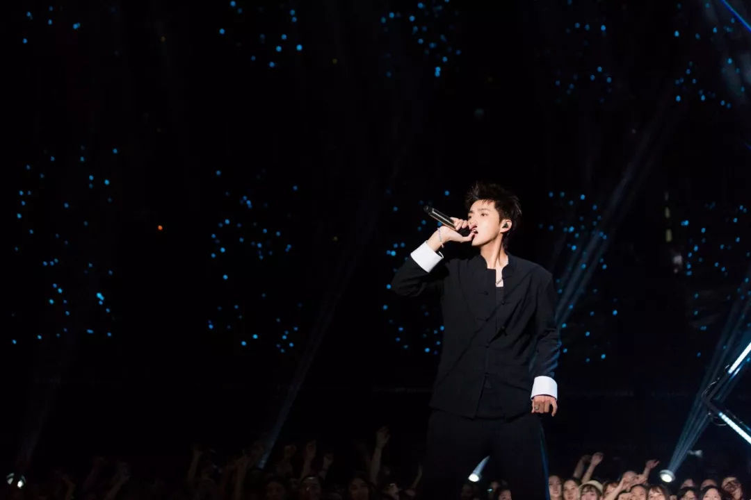 动辄闭关几个月做音乐玩失踪，没想到吴亦凡在这里破功