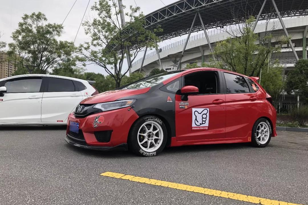 我本来是要当导演的，结果干了5年改装厂