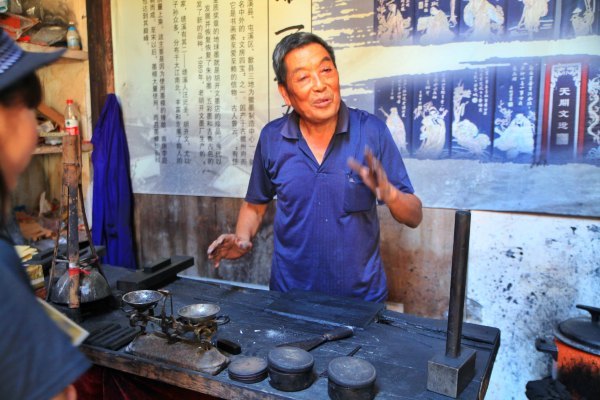 这里的人们,穷不丢书,富不丢猪