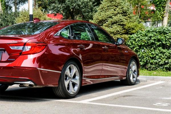 有它莫瞧迈腾!长4.9米油耗3毛2,公认省油大王