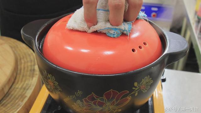 大厨分享银耳汤做法,详细指出银耳泡发技巧、火候以及用时!