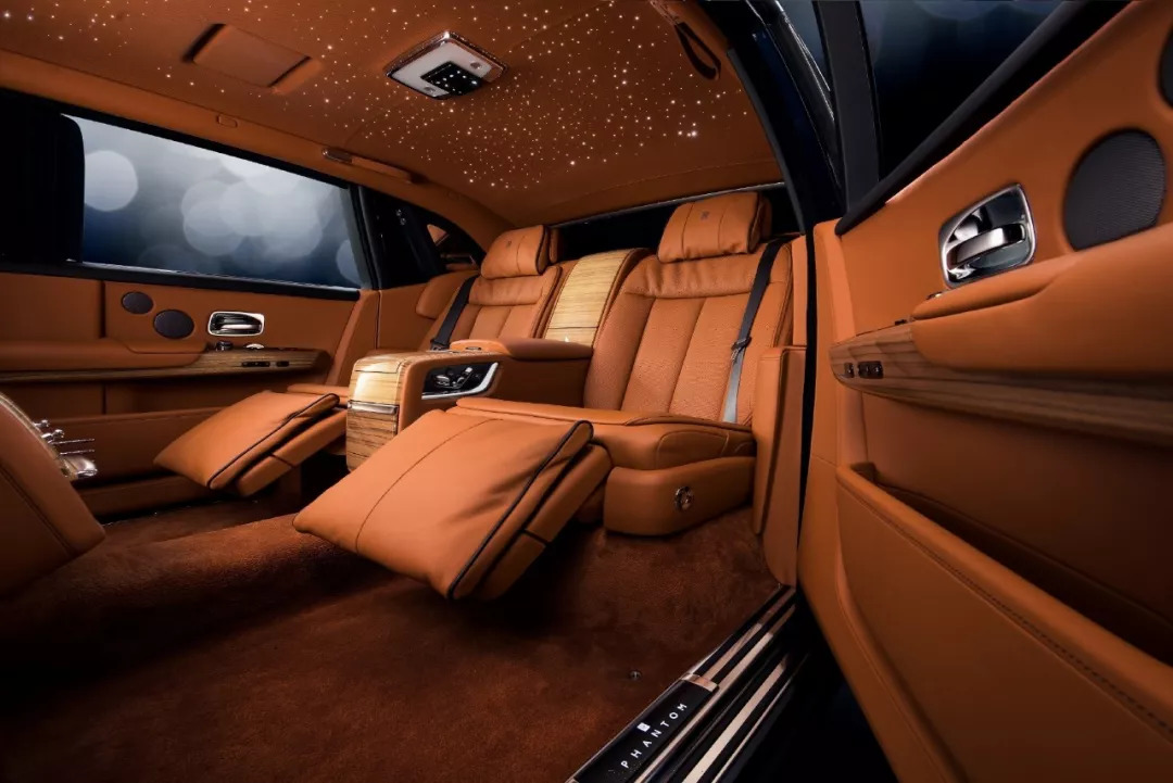 汽车美图分享:劳斯莱斯,光彩夺目的星空顶饰!