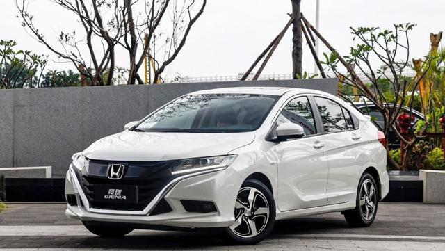 霸气掀背 配盲区显示系统, 每公里4毛, 8万吊打捷达稳稳的拿住