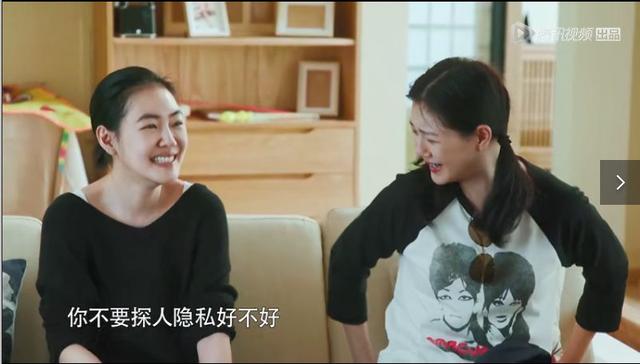 小S上综艺行李包好简陋，蓝色布包用了12年，连姐夫都看不下去了