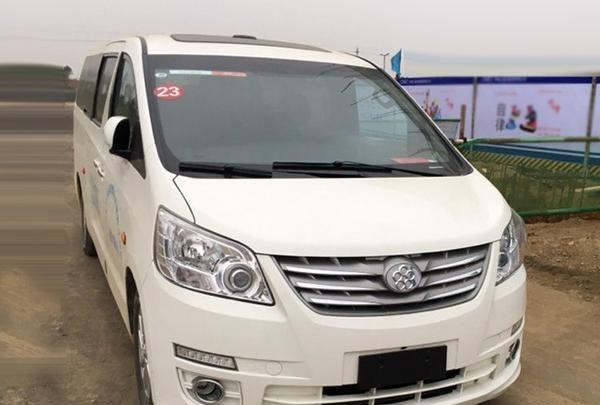 这款MPV比埃尔法还要长, 车标更加霸气, 丰田和奥迪估计都懵了