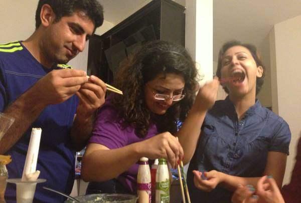 网友表示: 外国人吃中餐拿筷子的样子, 我也是醉了, 大家觉得呢?