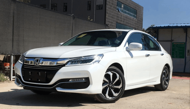 本田家族中型家轿, 售价17万左右, 性价比完胜天籁, 凯美瑞!