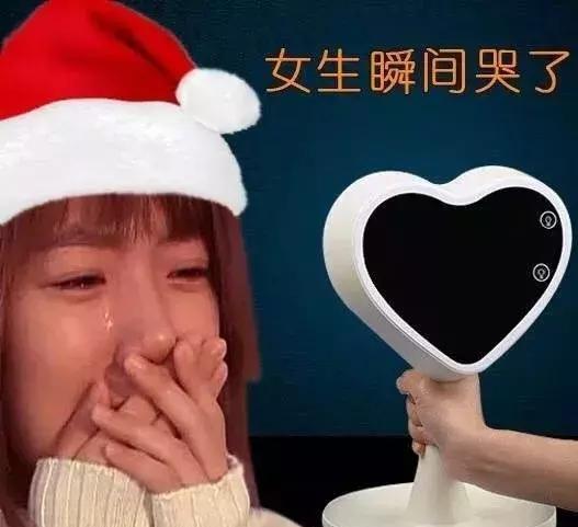 分享一些女生收到礼物被感动哭的瞬间