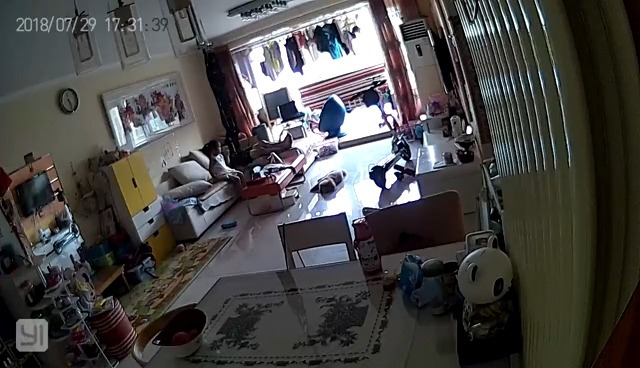 看完这段视频，你还在家里给电动车充电吗？  ​