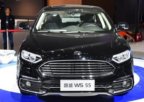 远看这款新蒙迪欧其实是辆国产车，六万起的价格居然配备无匙启动