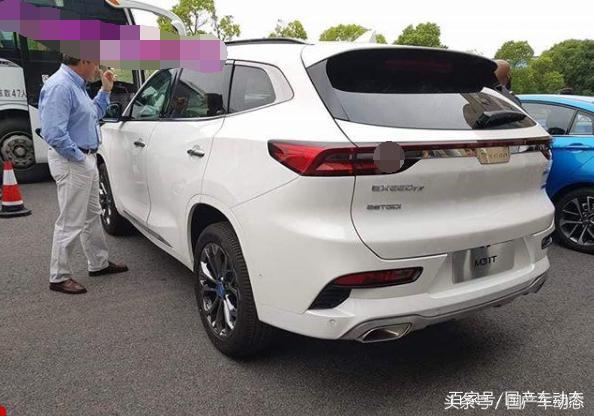 出口版奇瑞EXEED TX现身,车标改了,比国内车型略小