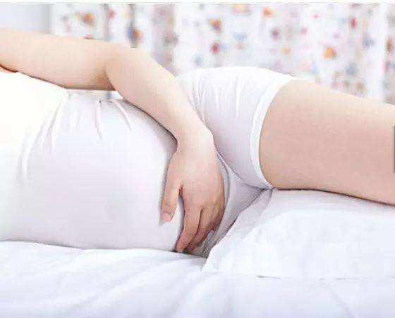 孕妈平躺时,为什么胎动会异常明显?这是宝宝在
