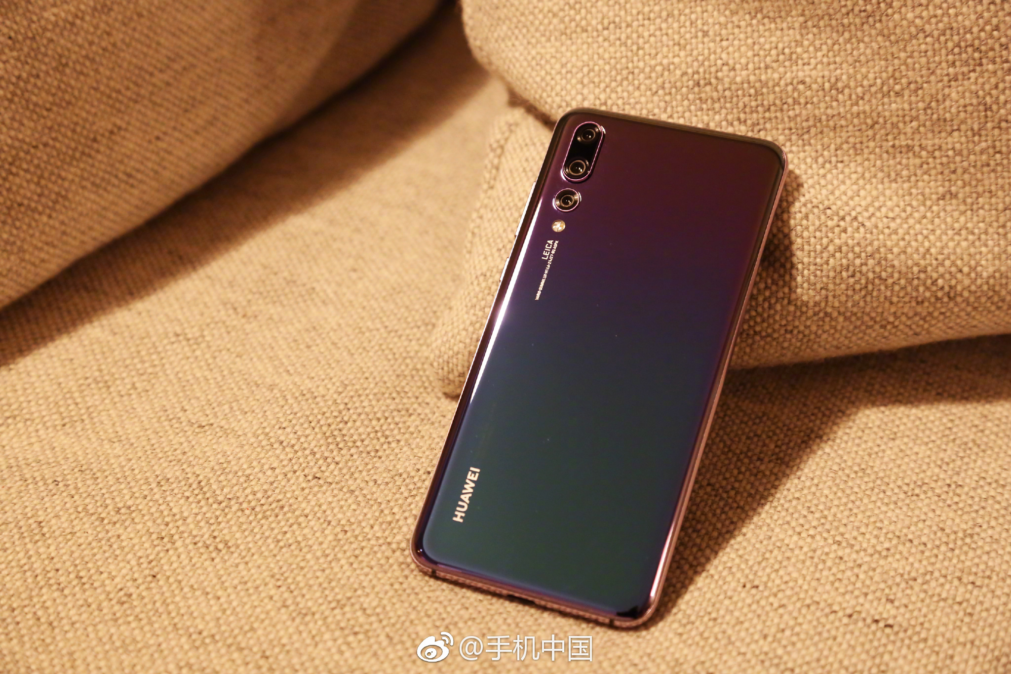 华为P20pro颜色,华为p20pro 正面 华为p20 pro图赏 渐变极光色了解一下