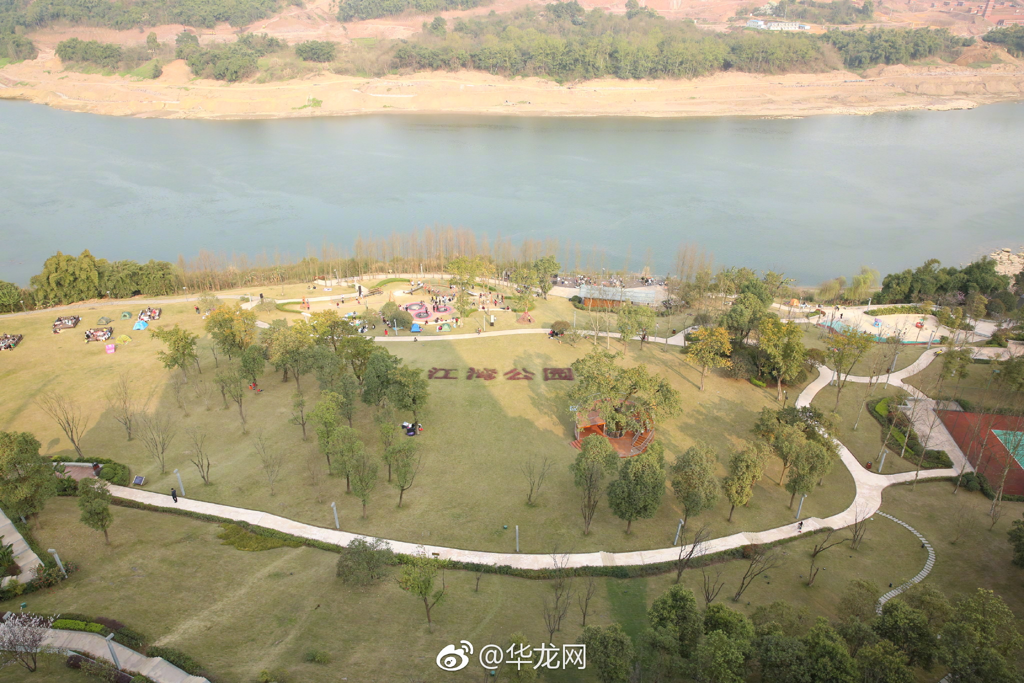 网红重庆不只有洪崖洞,这个地铁站你还记得吗