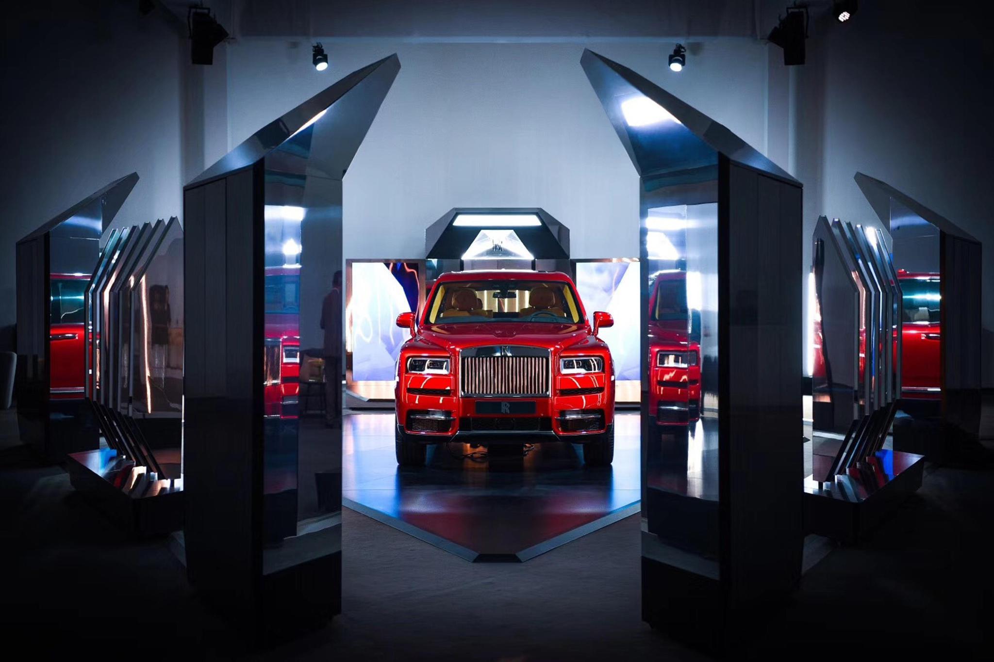 深港澳车展满足膨胀的你，终于有机会摸一摸劳斯莱斯库里南了！