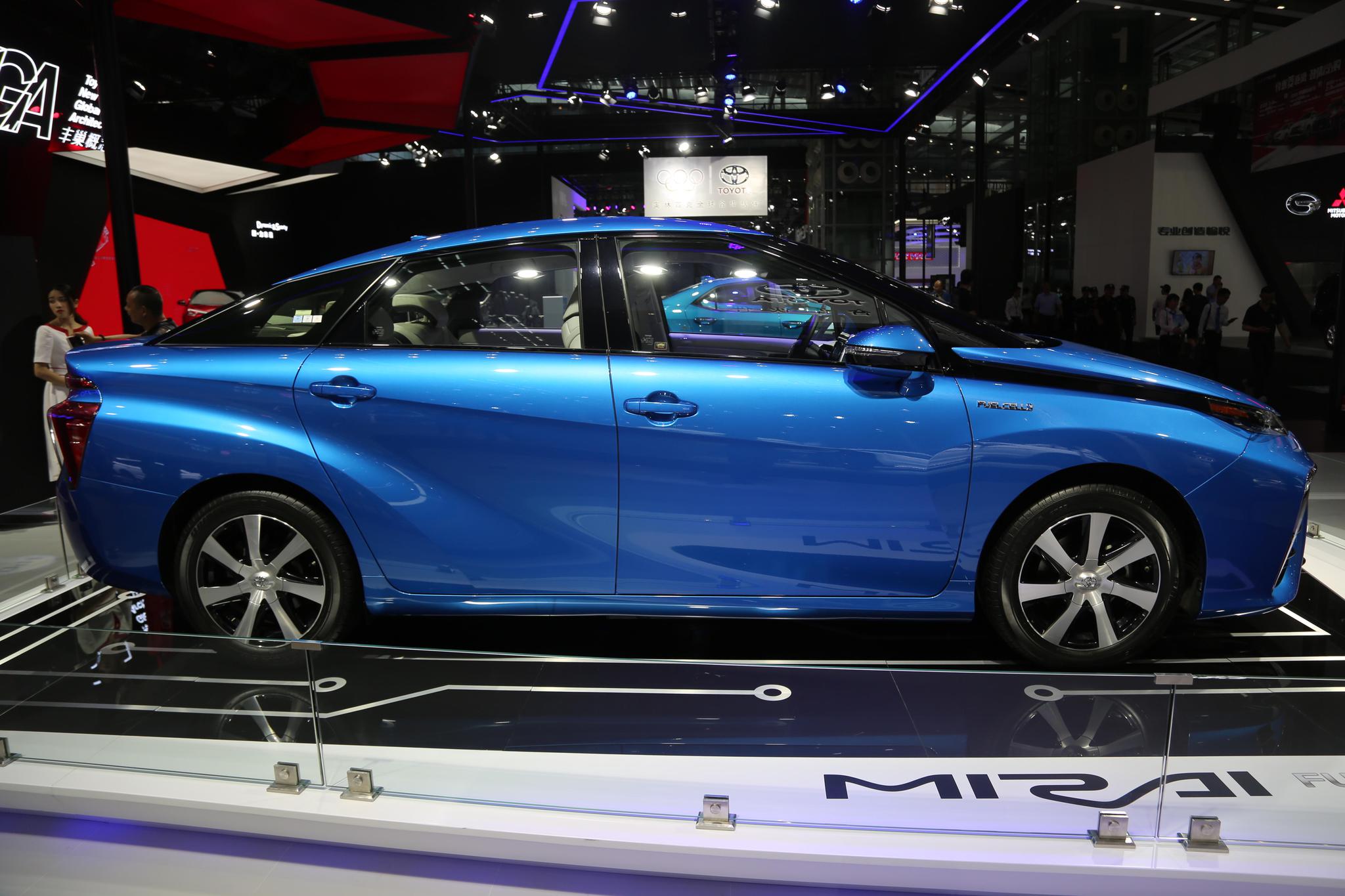 丰田氢燃料电池“MIRAI未来”概念车华南首秀，深港澳车展实拍！