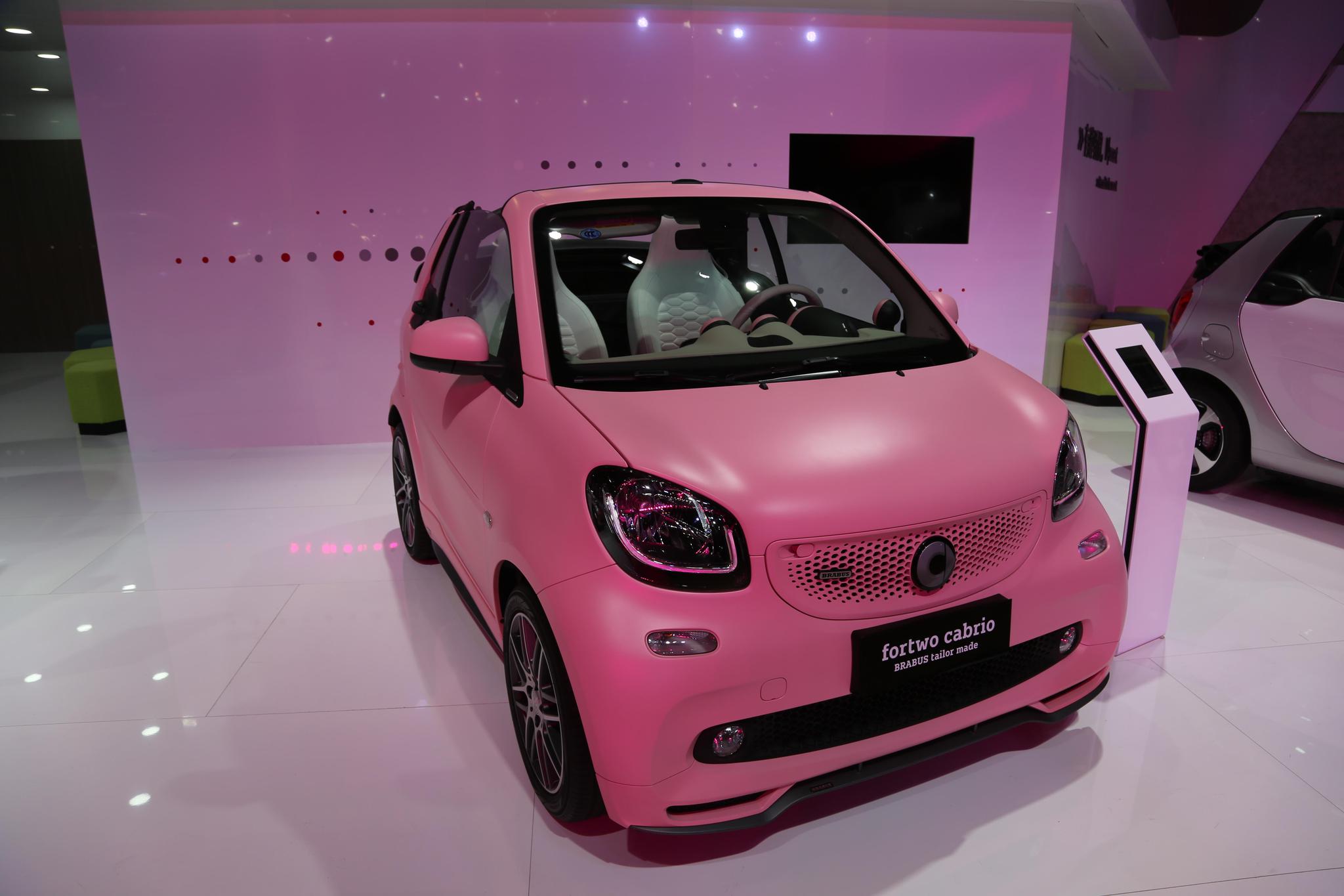 实拍奔驰smart fortwo cabrio 敞篷版，精致粉色系，打动少女心！
