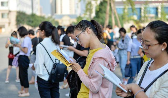 全军首次文职人员统一考试笔试