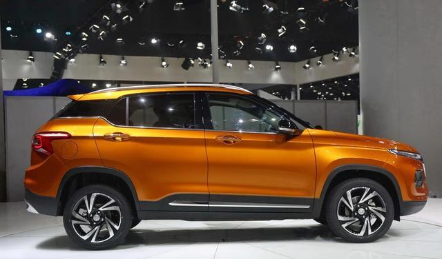 这车上市当天买8000多辆, 顶配7万带全景天窗, 现月销3万多