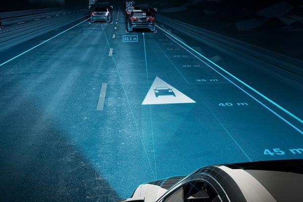 比奥迪激光大灯还厉害，大灯能当投影仪，一看价格都犹豫不决！