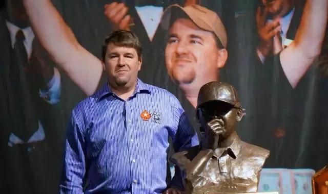 想成为职业德州扑克玩家?辞掉工作就是了!