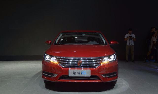 10万级良心家轿油耗仅5.9L, 空间不输朗逸, 连丰田都急了!