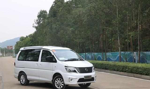 比五菱宏光大一圈, 5万起的价格15万配置