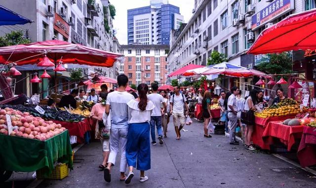 谁是成都吃货最多的大学?温江大学城第一个站出来不服!