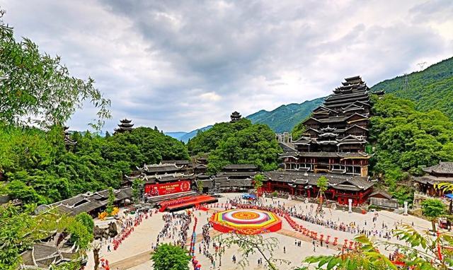 520缘定彭水九黎城 世界各地99对新人举行苗族集体婚礼