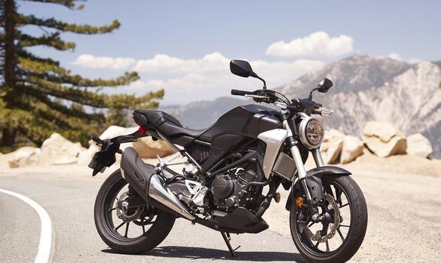 实拍隆鑫300复古，“碰瓷本田CB300R、擦边杜卡迪、幼狮既视感”