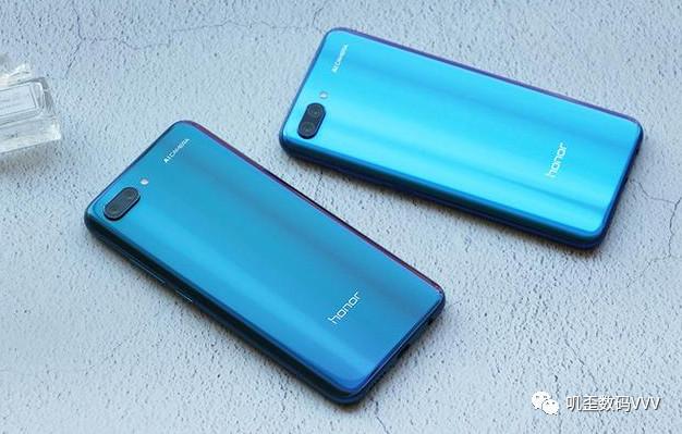 华为新品荣耀play对比老大哥荣耀10 选择真让