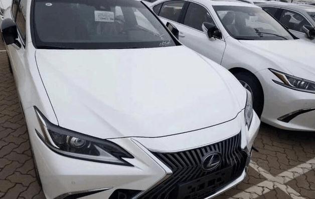 首批新雷克萨斯ES300h已到港,全是白色单眼大
