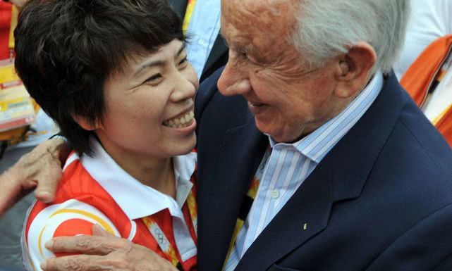 奥运十周年,为何邓亚萍出人意料选择假朋友真