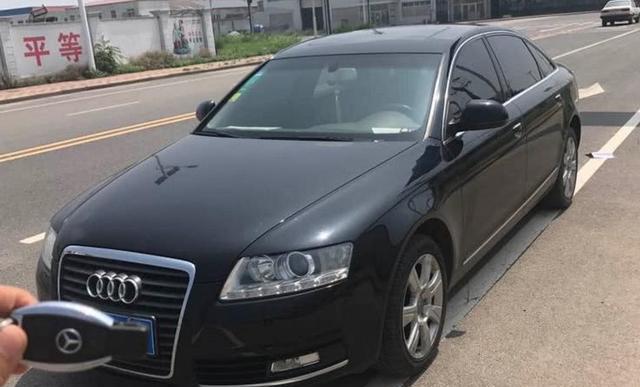 刚毕业为有面子花12万买辆奥迪A6L，掏出钥匙时同事们顿都时笑了