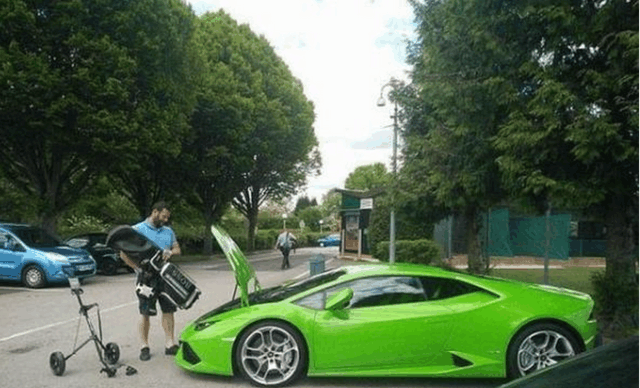 国外男子的兰博基尼跑车改装过, 但路人看见, 却会让他很尴尬?