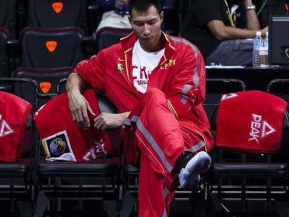 中国体坛有多少烟民?张继科大街吞云吐雾,国足