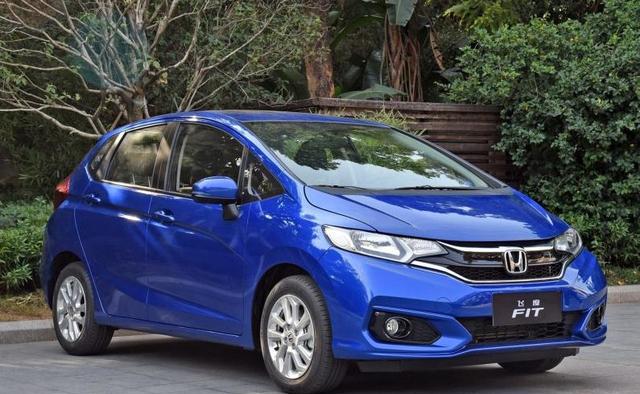 朋友月薪4千买12万的车，工资不够还贷，后悔当初没考虑清楚