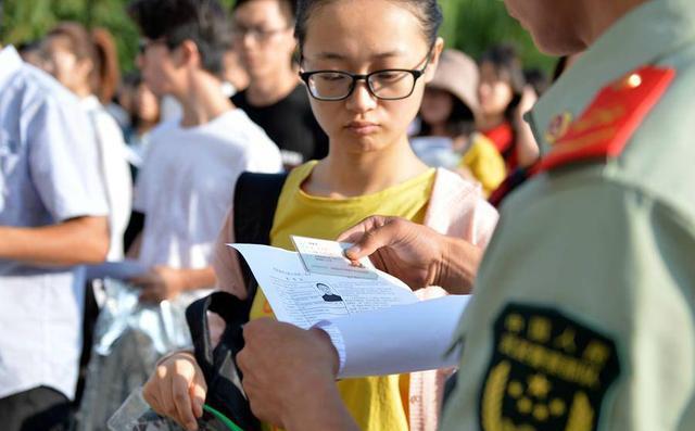 全军首次文职人员统一考试笔试