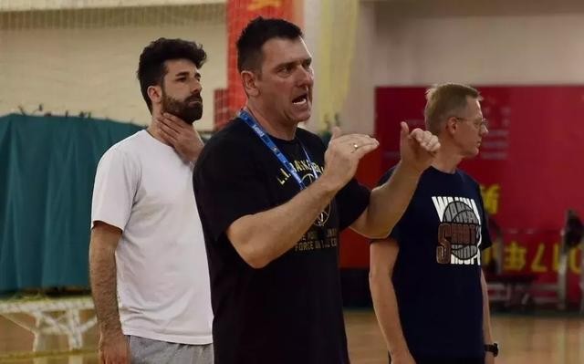 巩晓彬凯撒济南见面了,他们竟然引得信兰成出