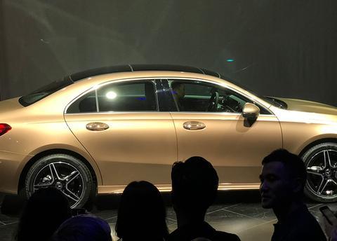 中国特供 最便宜奔驰三厢车首发 颜值配置完胜宝马1系