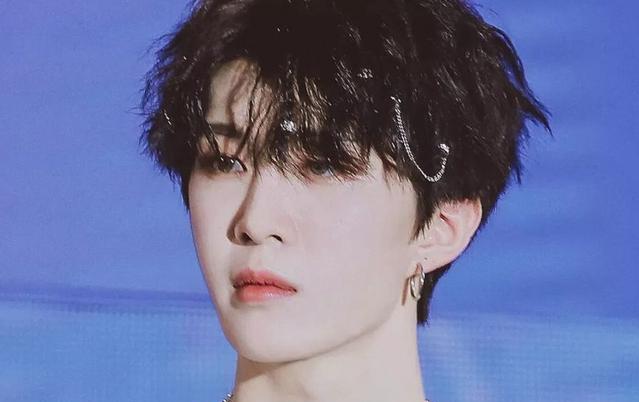 杨超越的歌有多火,凤凰传奇翻唱,网友却统一四