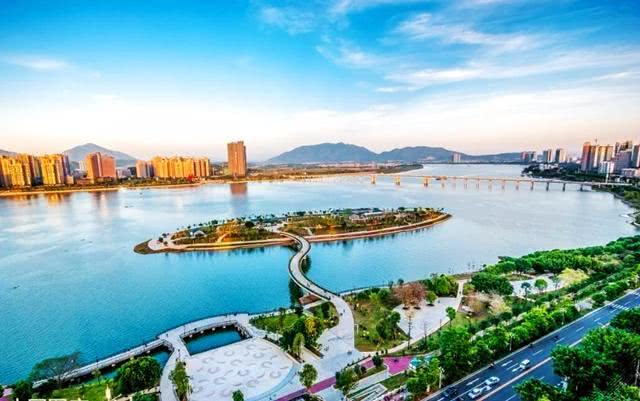 广东最大的地级市,相当于2.5个广州大,经济发展