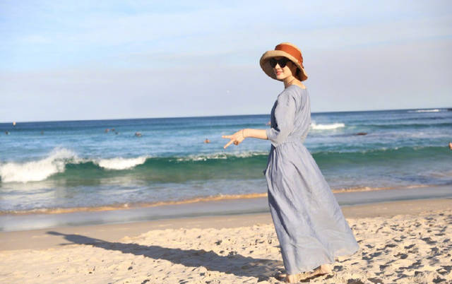 36岁辣妈孙俪,红衣配黑裤短发干练依旧,网友:美