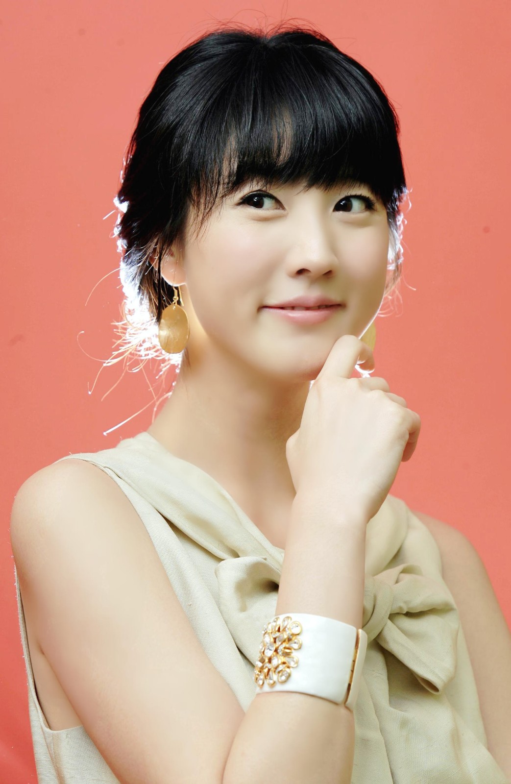 人像摄影(镜头下的青春美丽微笑姑娘) 特别声明:以上文章内容仅代表