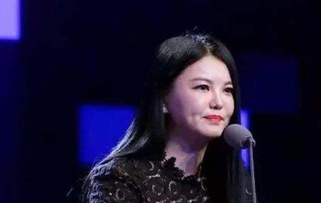 李湘炫富又出新高度! 网友看见她买菜的照片,